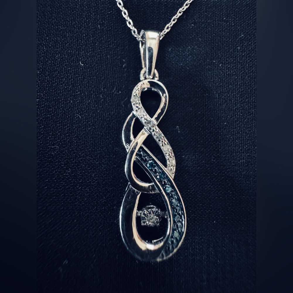 Savvy Cie Rhinestone Inlaid necklace with big pendant